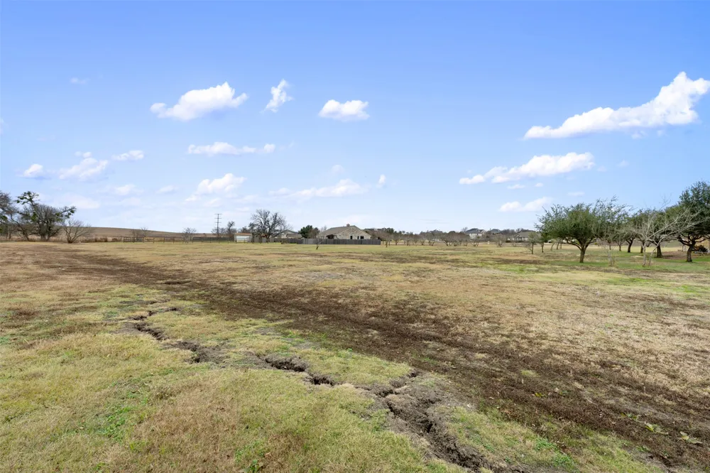 324 Apache Pass Hutto, TX 78634