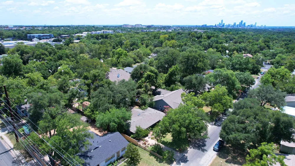 5805 Woodview Avenue Austin, TX 78756