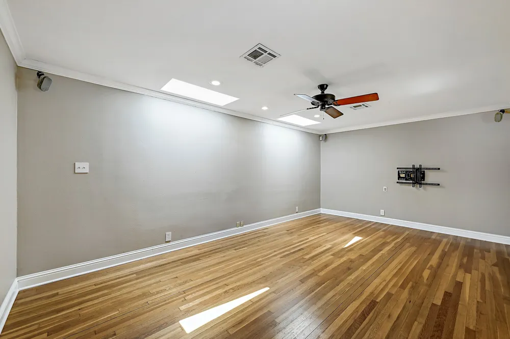 5805 Woodview Avenue Austin, TX 78756