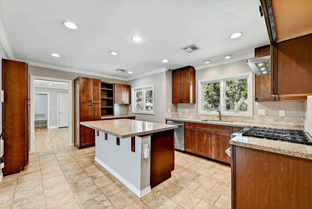 5805 Woodview Avenue Austin, TX 78756