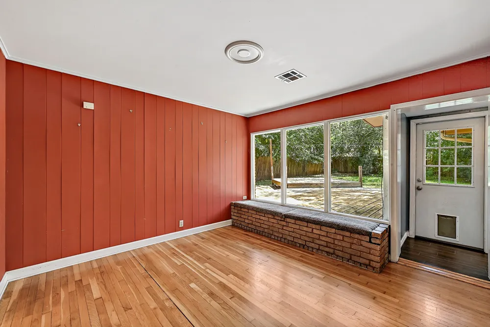 5805 Woodview Avenue Austin, TX 78756