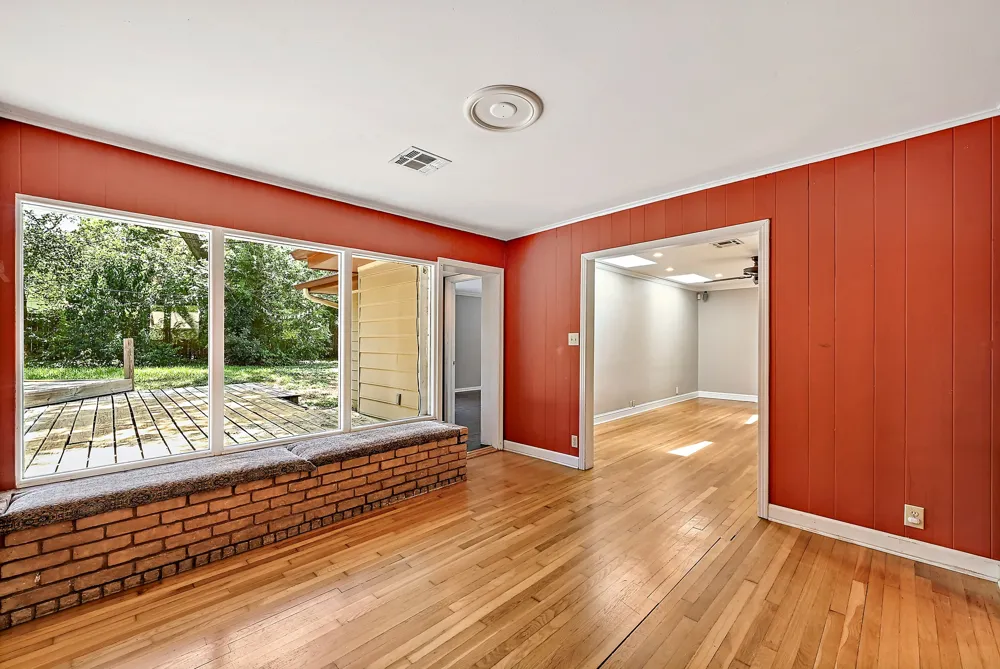 5805 Woodview Avenue Austin, TX 78756