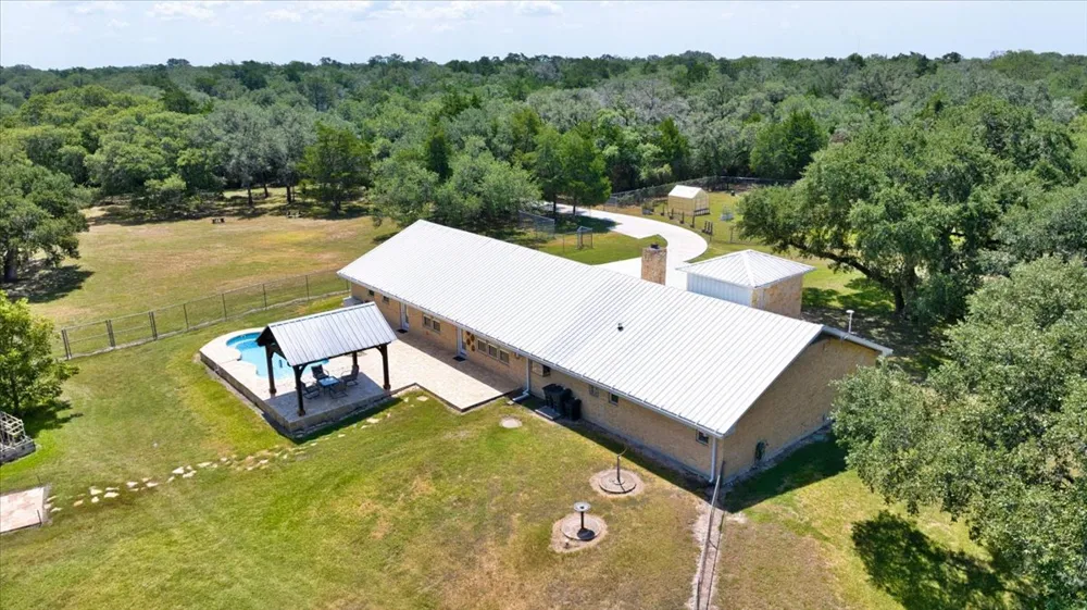 280 Hebron Church Road Yoakum, TX 77995
