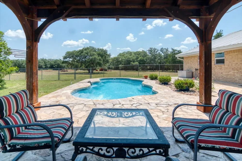 280 Hebron Church Road Yoakum, TX 77995