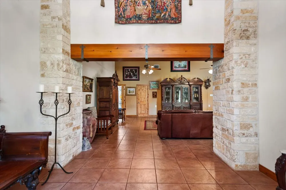 280 Hebron Church Road Yoakum, TX 77995