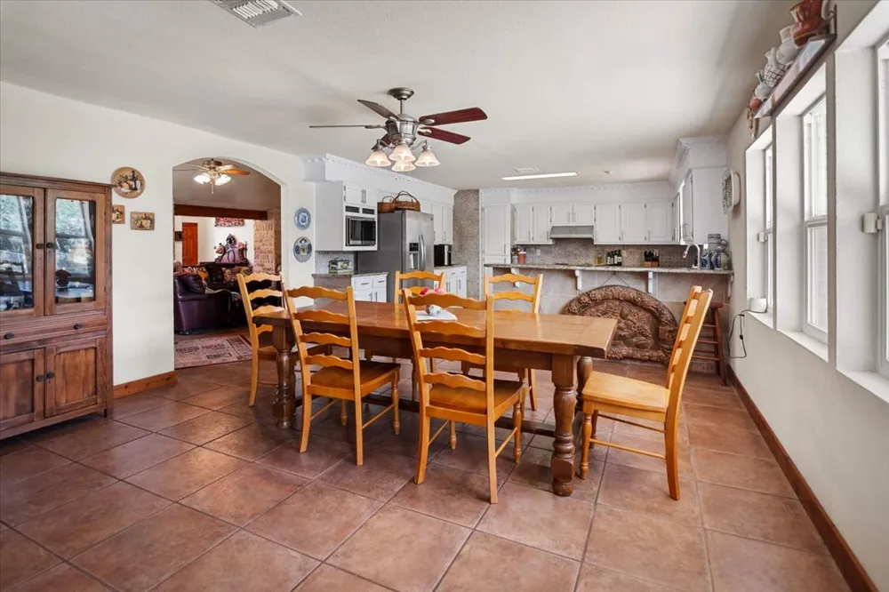 280 Hebron Church Road Yoakum, TX 77995