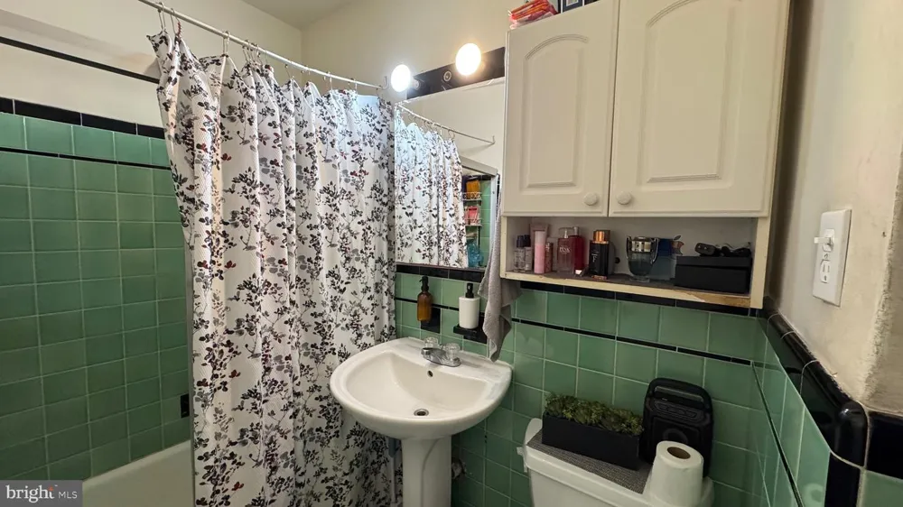 3204 DISSTON STREET Philadelphia, PA 19149
