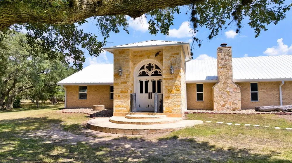 280 Hebron Church Road Yoakum, TX 77995