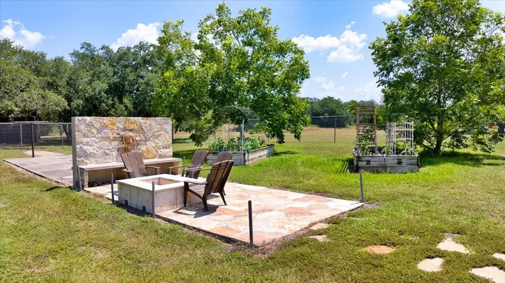 280 Hebron Church Road Yoakum, TX 77995