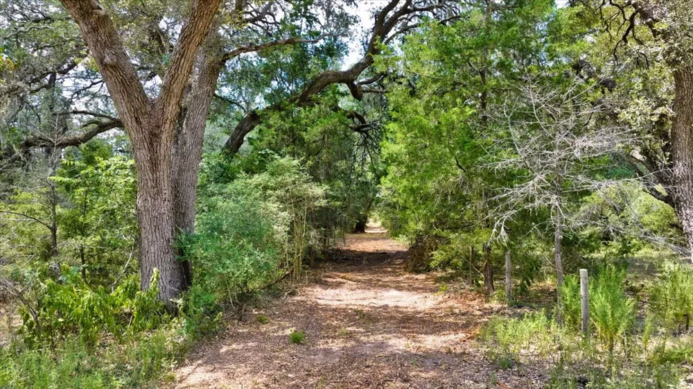 280 Hebron Church Road Yoakum, TX 77995