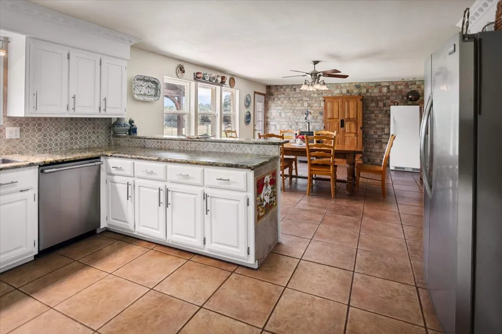 280 Hebron Church Road Yoakum, TX 77995