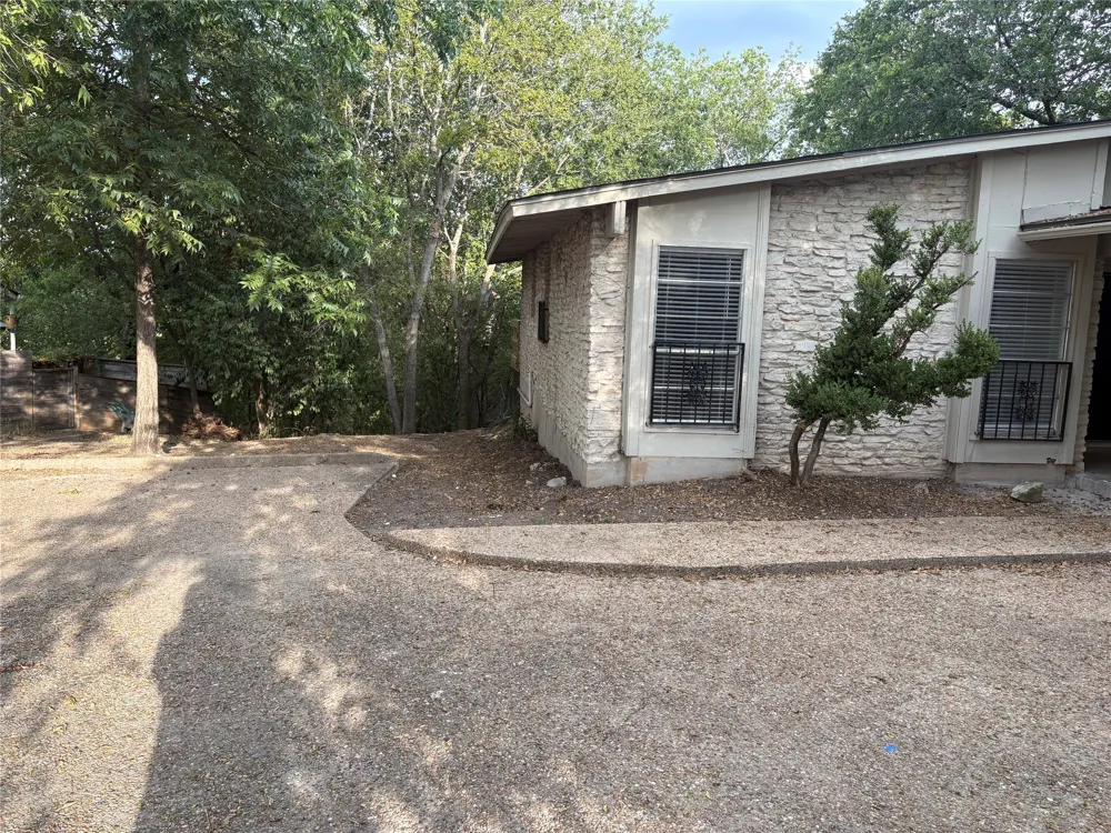 11913 Rennalee Loop Austin, TX 78753