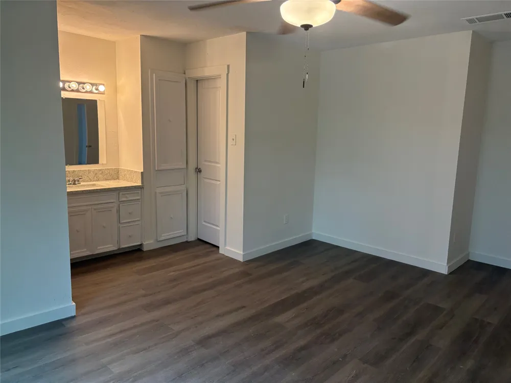 11913 Rennalee Loop Austin, TX 78753
