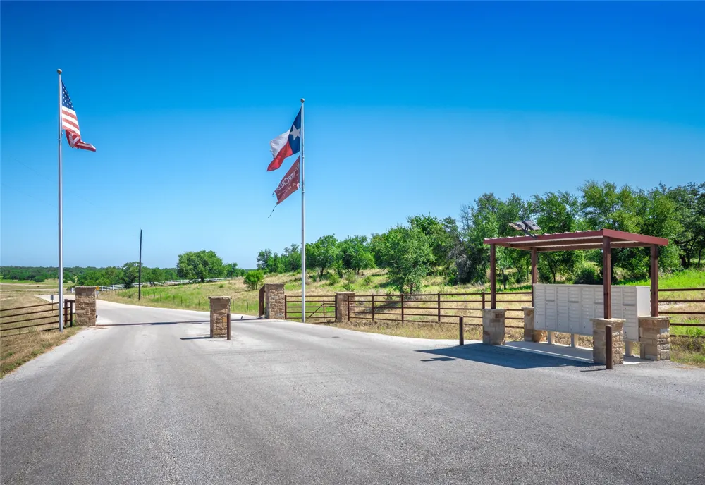 322 Maverick Way Briggs, TX 78608