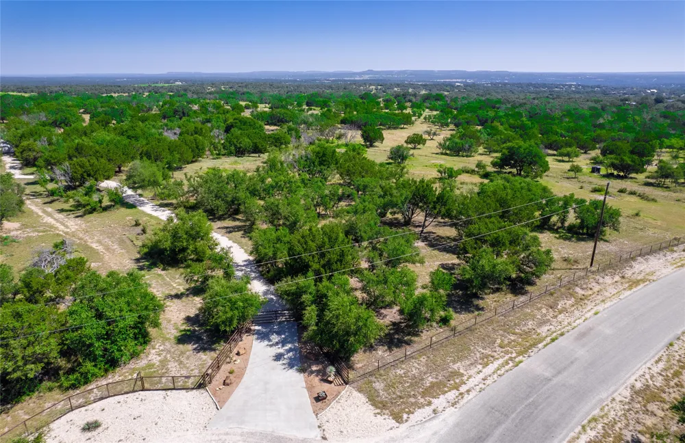 322 Maverick Way Briggs, TX 78608