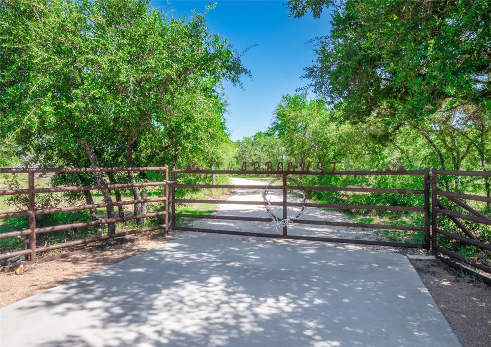 322 Maverick Way Briggs, TX 78608
