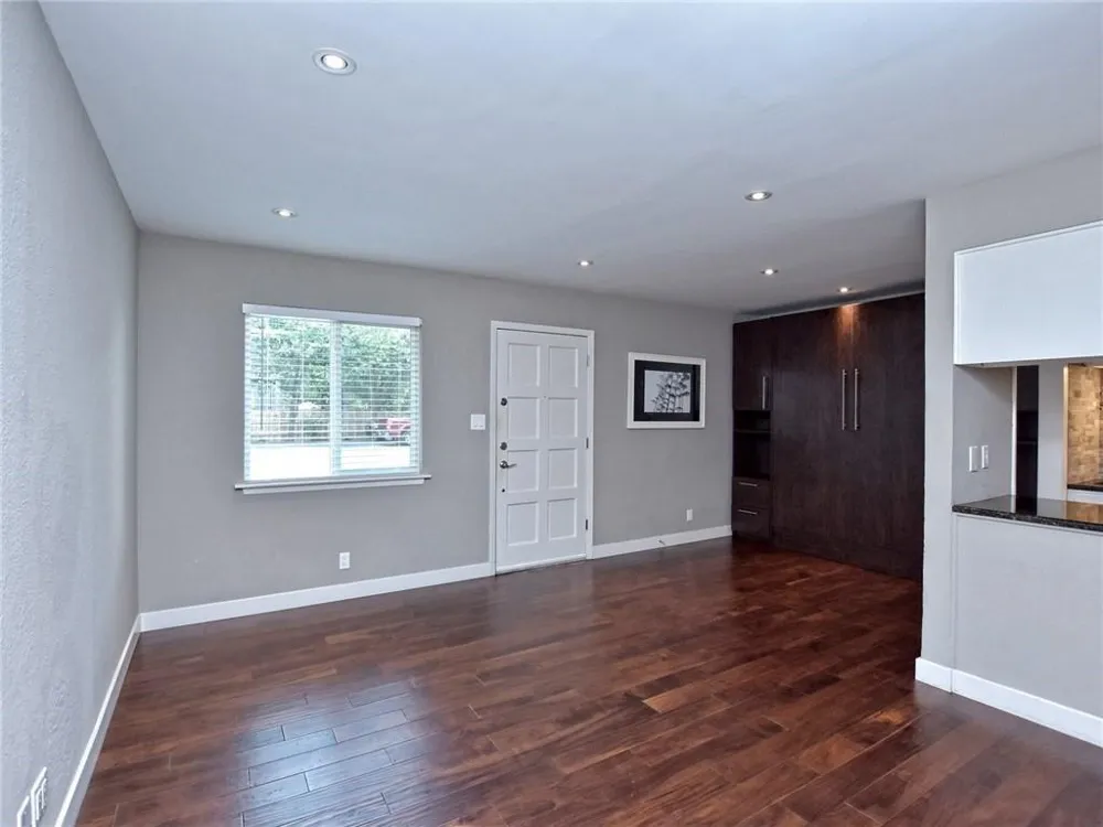 4209 Burnet Road #101 Austin, TX 78756