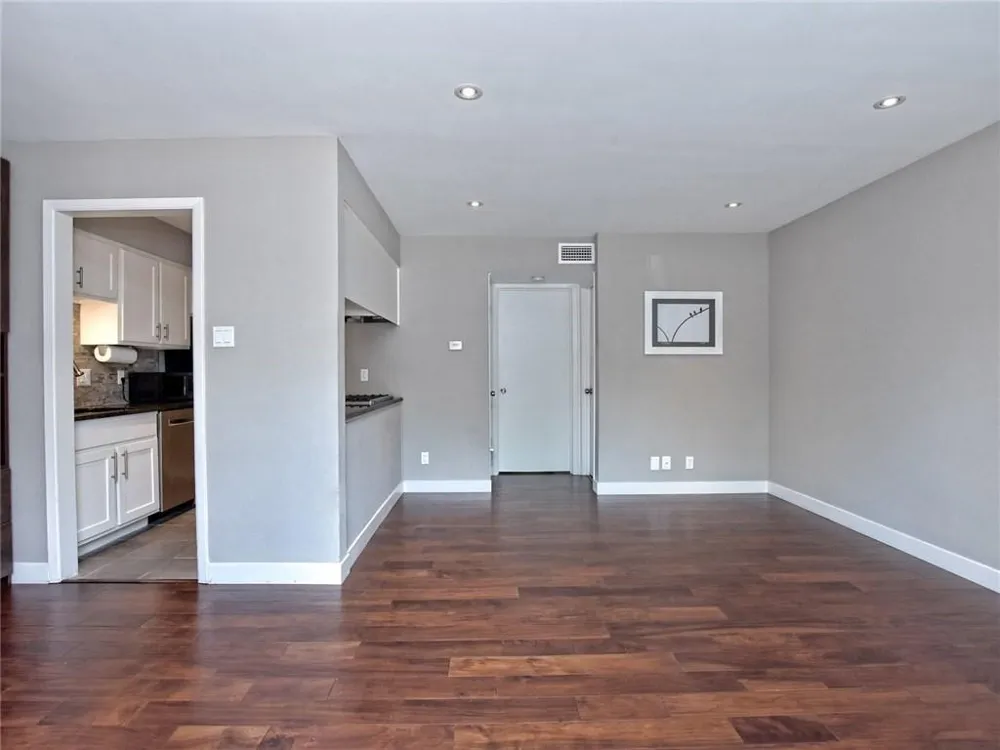 4209 Burnet Road #101 Austin, TX 78756