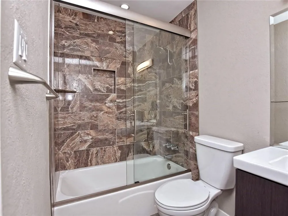 4209 Burnet Road #101 Austin, TX 78756