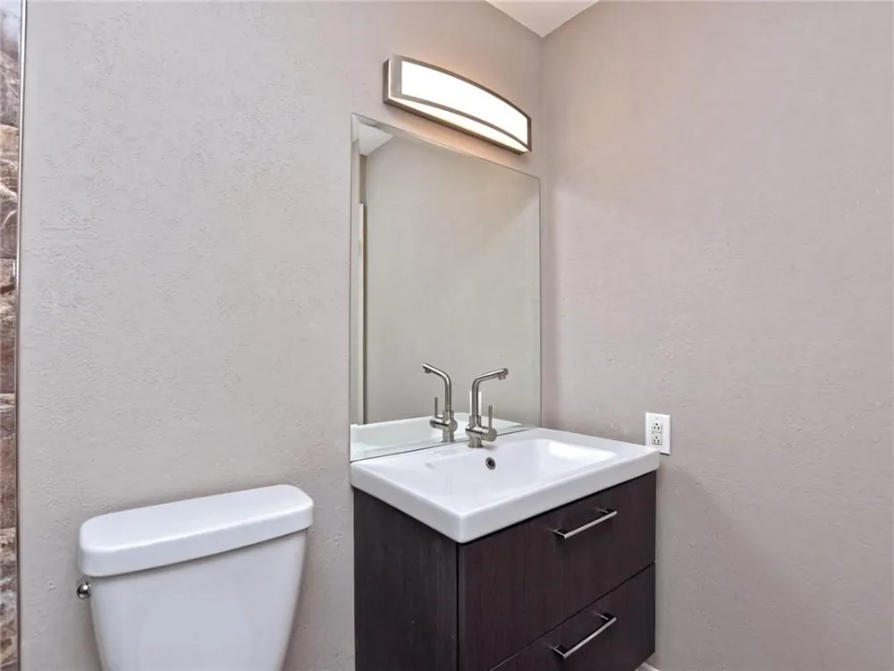 4209 Burnet Road #101 Austin, TX 78756