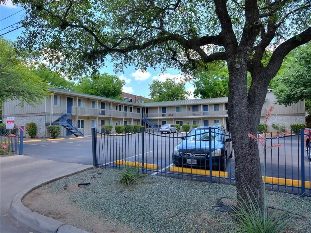 4209 Burnet Road #101 Austin, TX 78756