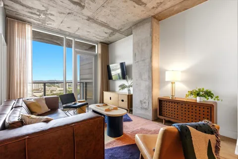 48 East Avenue #2011