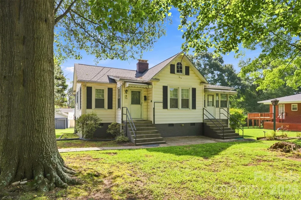 1106 Main Street Mount Holly, NC 28120