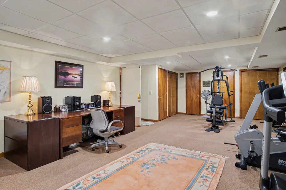 7930 Crestview Drive NE Plainfield Charter Township, MI 49306