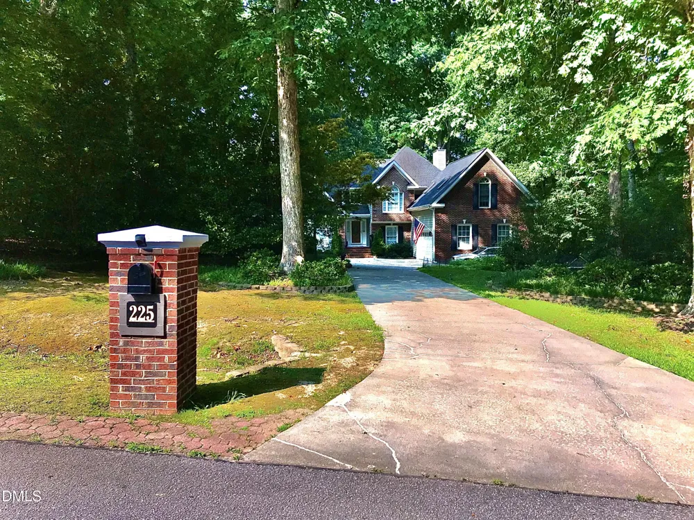 225 Tamworth Drive Willow Springs, NC 27592