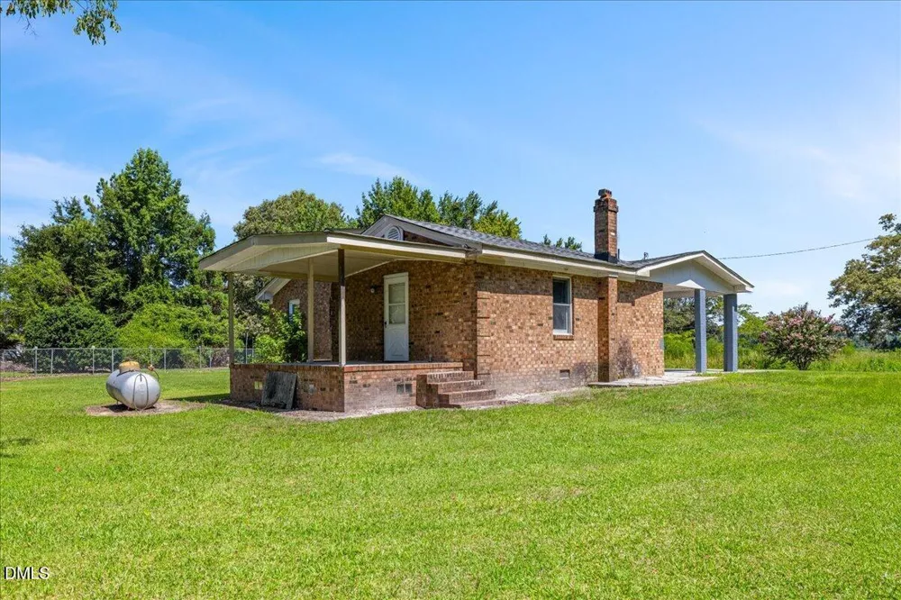 1330 E Hanrahan Road Ayden, NC 28513