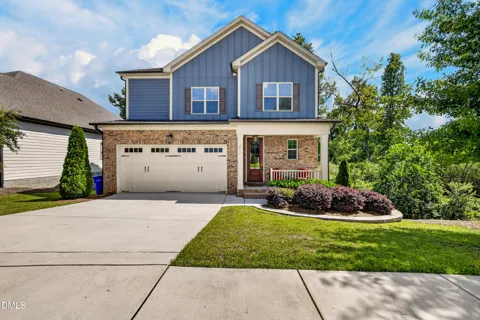 2812 Meadow Bluffs Way