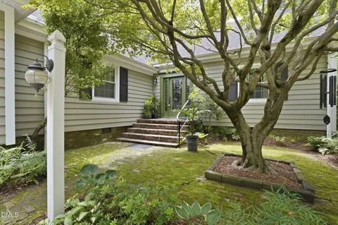 1110 Laurel Lane NW