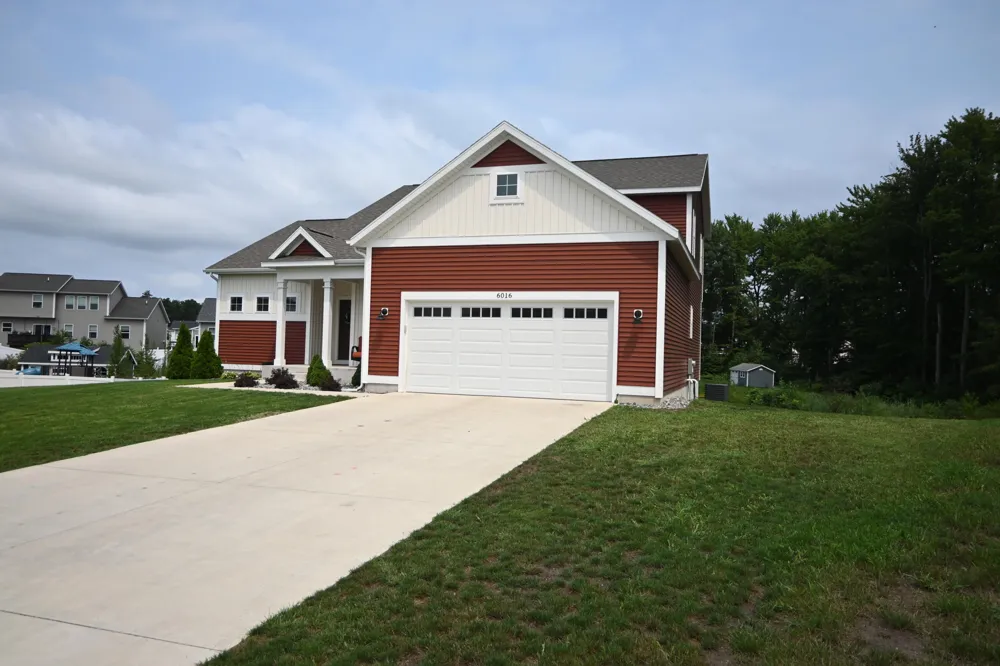 6016 Sturgeon Run Fruitport Charter Township, MI 49444
