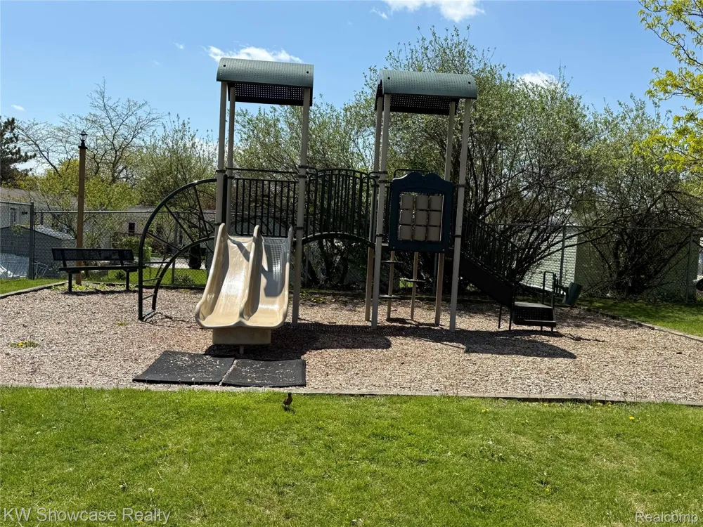 1414 Nardeer St. Novi City, MI 48374