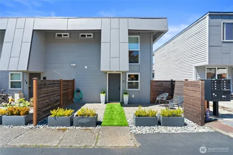 10112 NE 68th Street #4