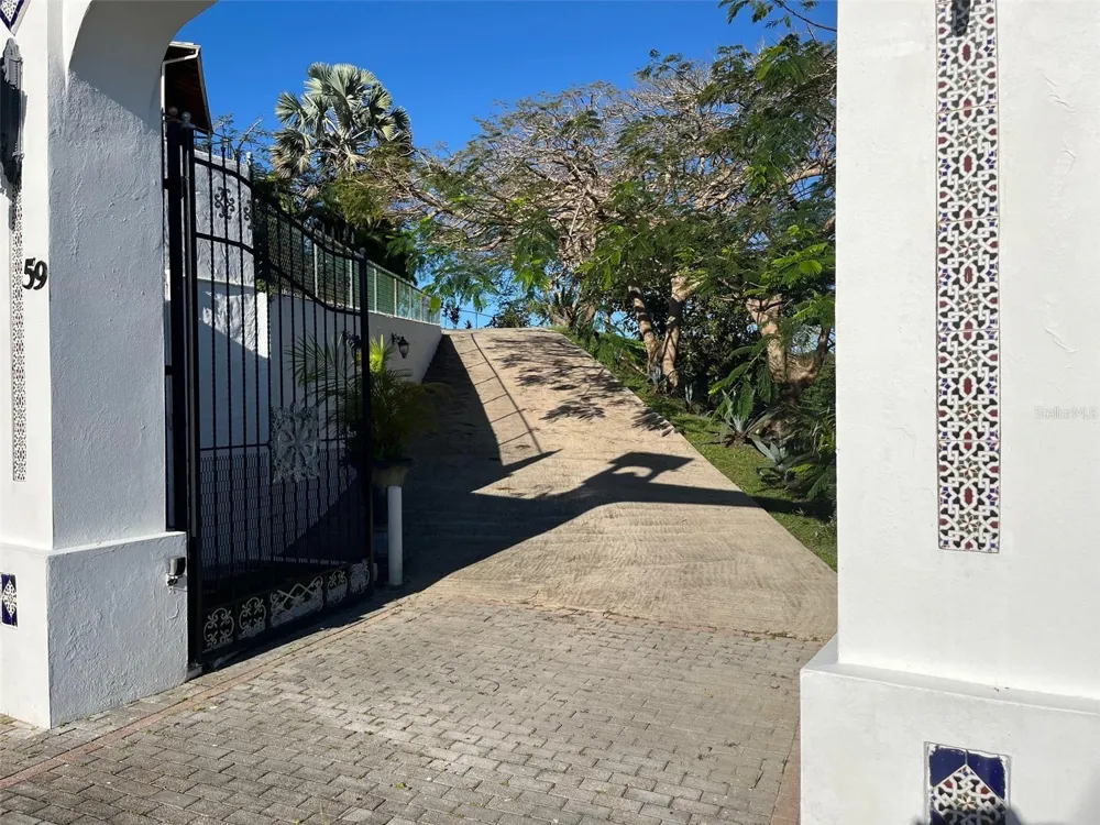 59 REINA ISABEL Rio Grande, PR 00745