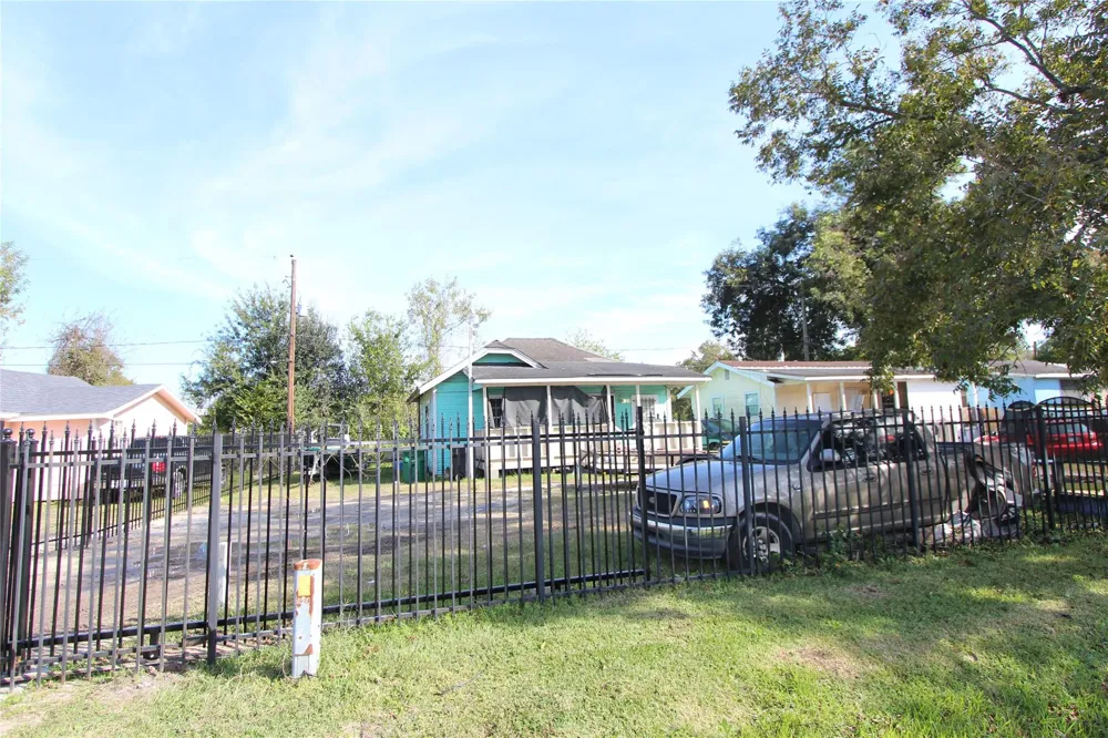 7614 West Street Houston, TX 77093