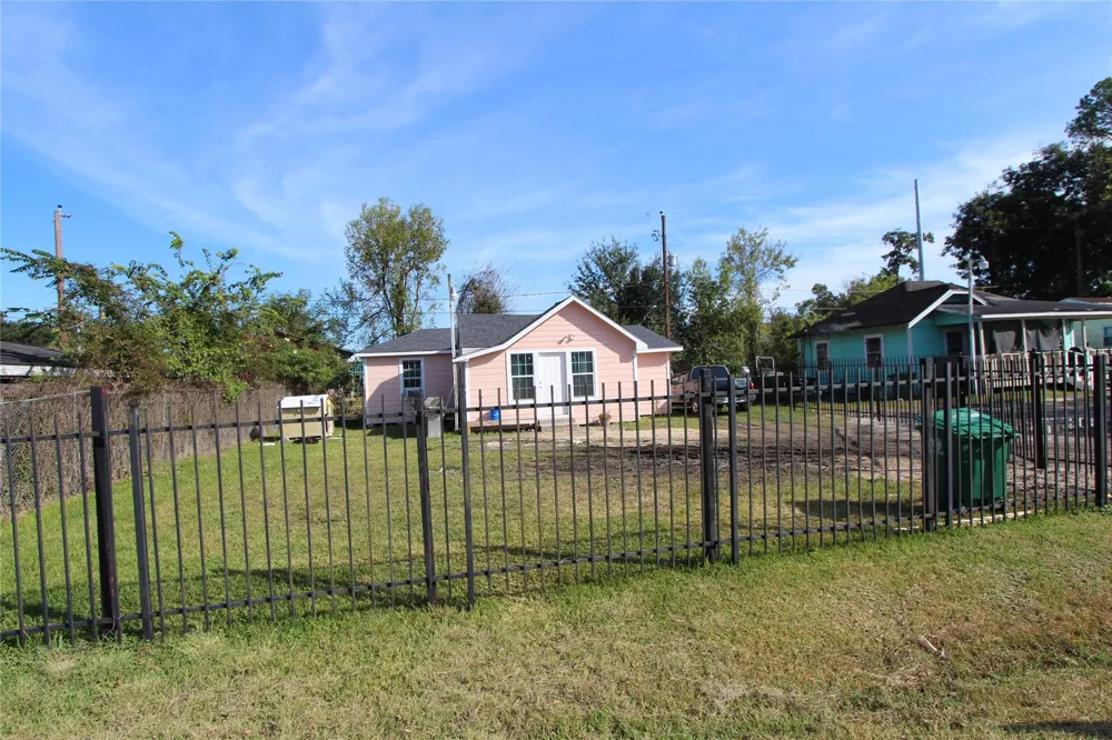 7614 West Street Houston, TX 77093