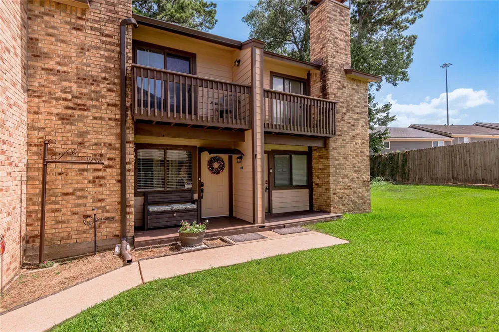 2521 Crosstimbers Street #F2 Huntsville, TX 77320