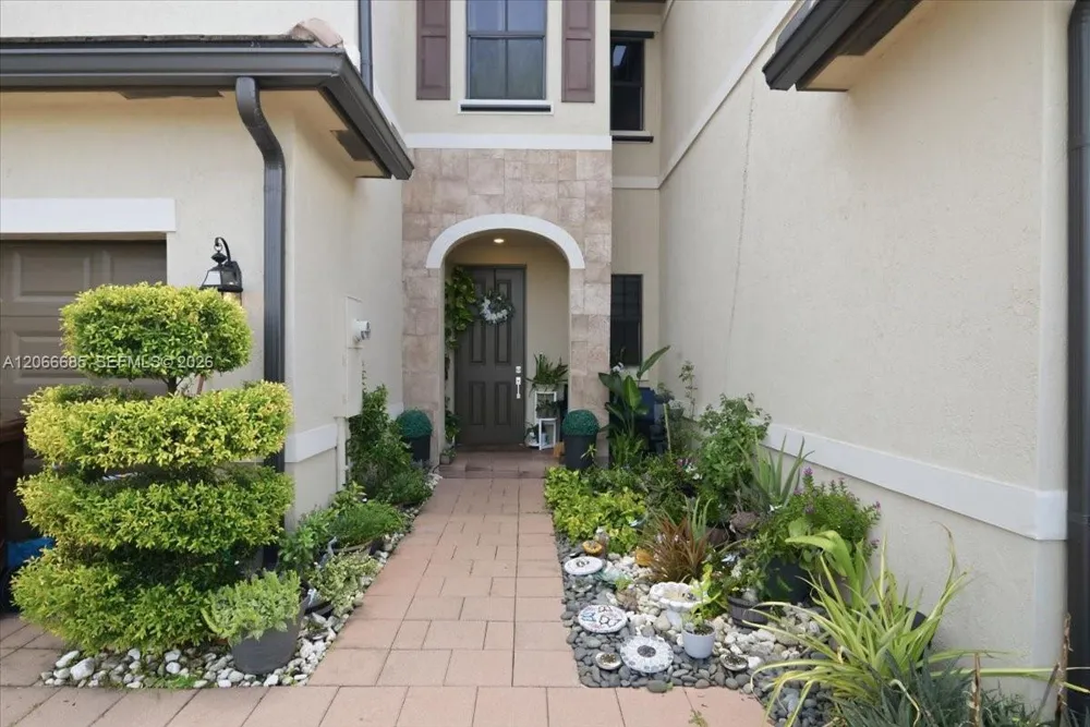 3378 W 112th St Hialeah, FL 33018