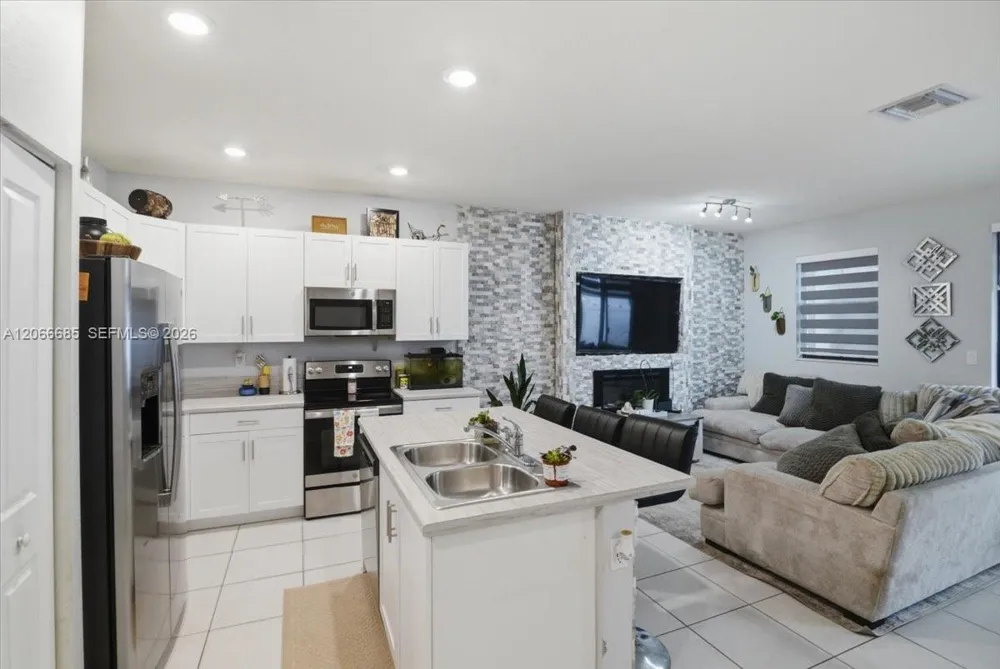3378 W 112th St Hialeah, FL 33018
