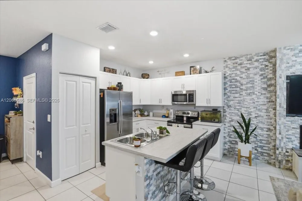 3378 W 112th St Hialeah, FL 33018