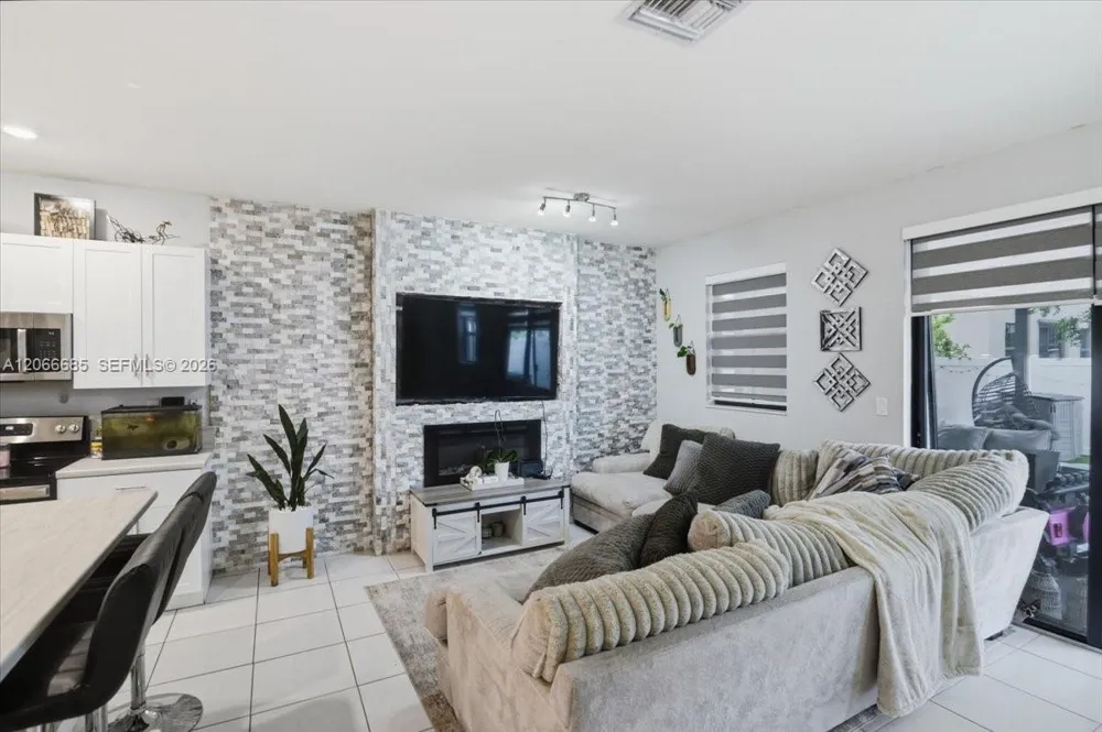 3378 W 112th St Hialeah, FL 33018