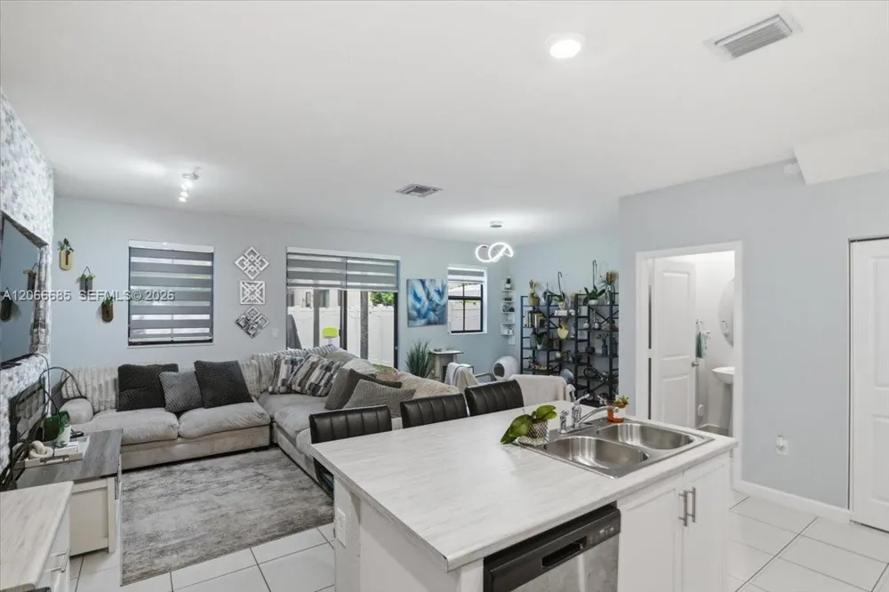 3378 W 112th St Hialeah, FL 33018