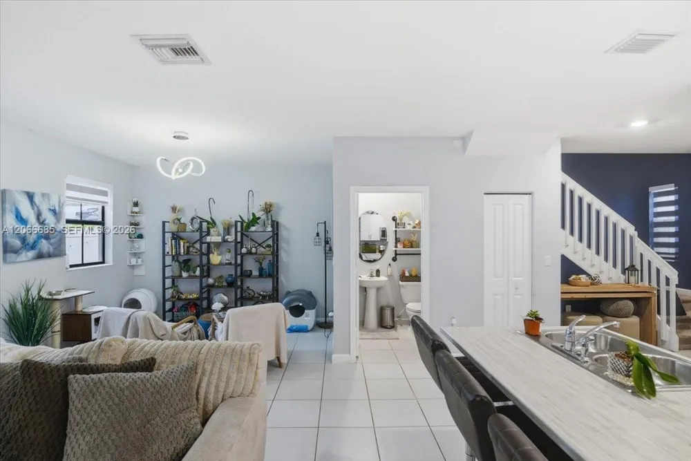 3378 W 112th St Hialeah, FL 33018