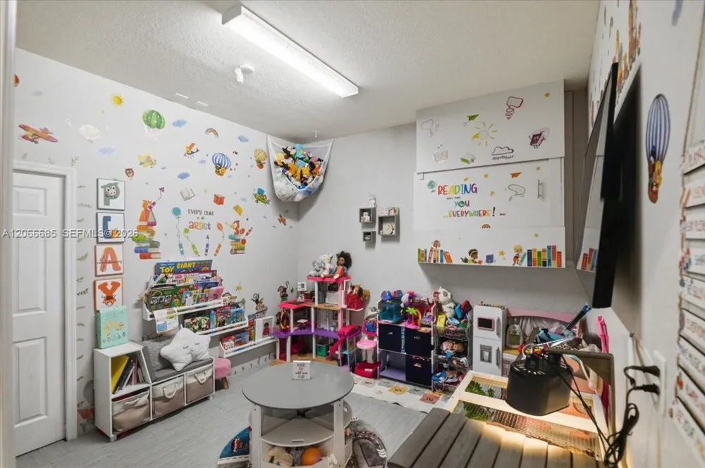 3378 W 112th St Hialeah, FL 33018