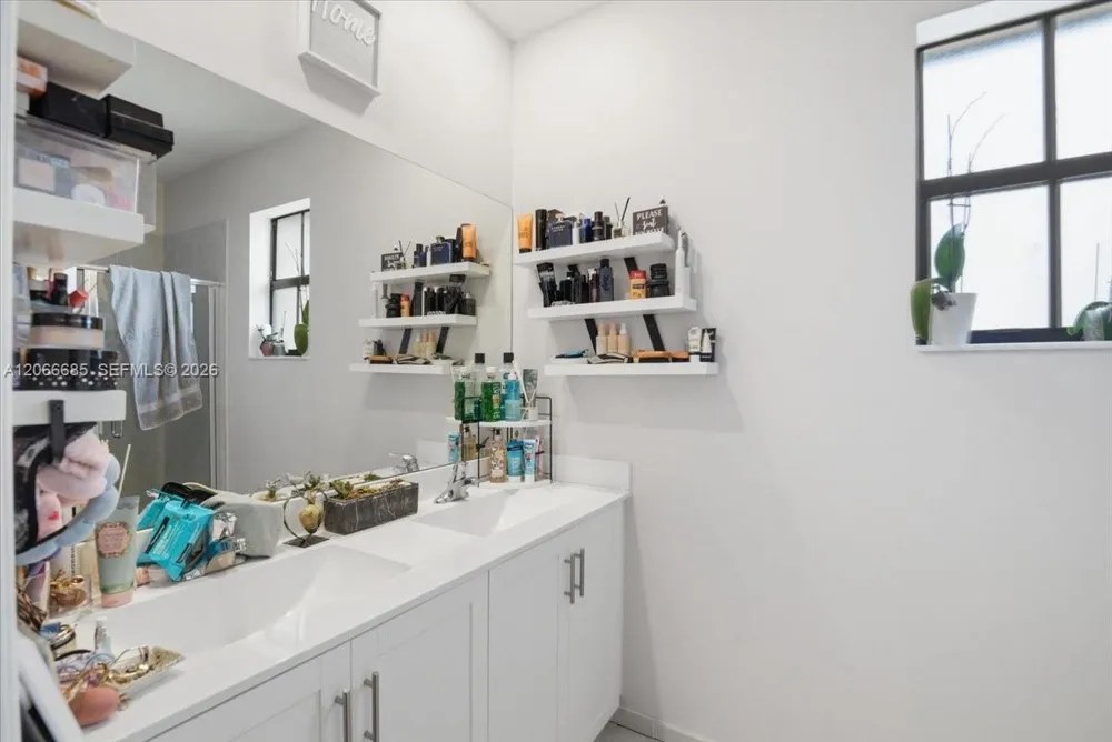 3378 W 112th St Hialeah, FL 33018