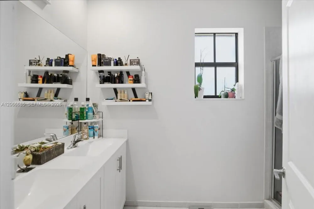 3378 W 112th St Hialeah, FL 33018