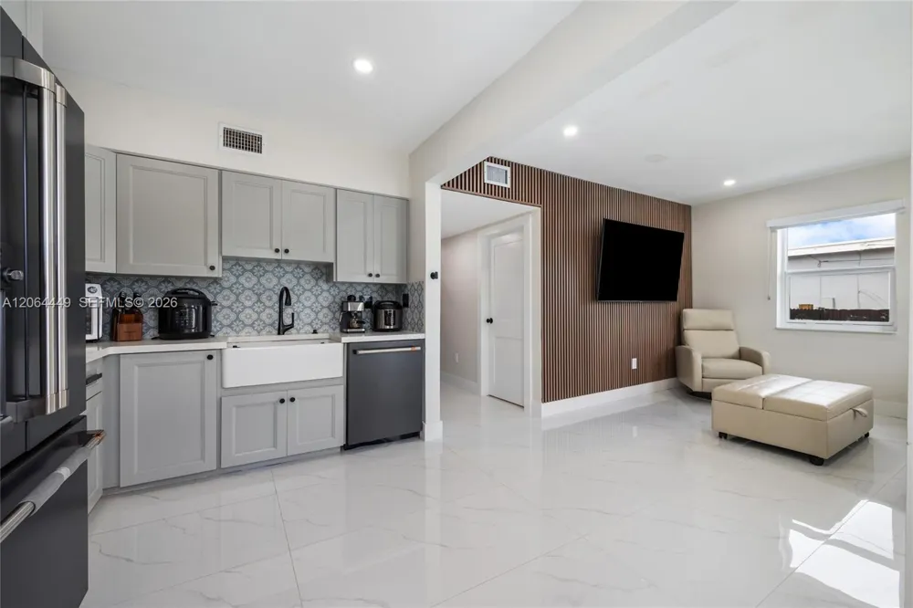 11120 SW 2nd St Sweetwater, FL 33174