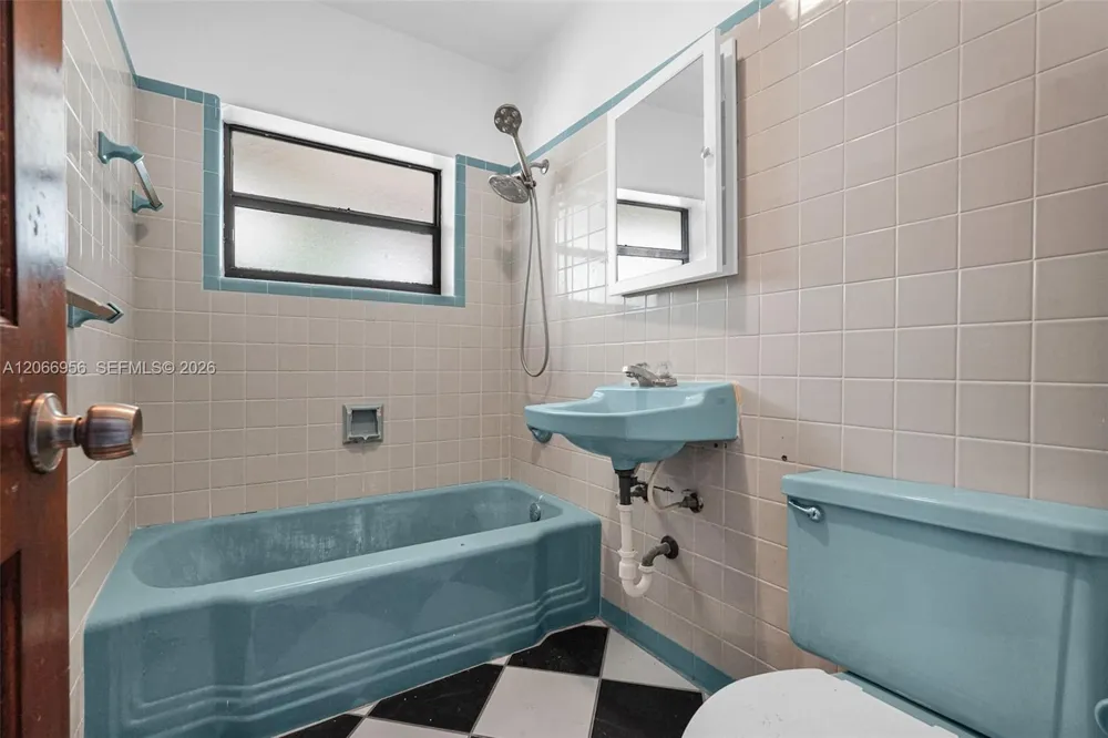 81 NW 41st St #2 Miami, FL 33127